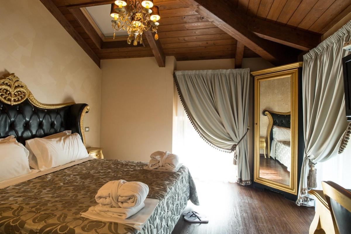 Hotel L'Antico Uliveto Porto Potenza Picena Exterior foto