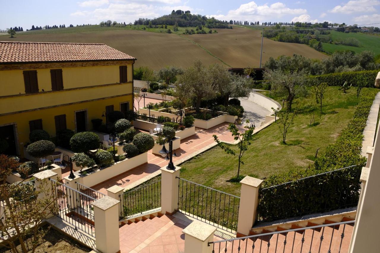 Hotel L'Antico Uliveto Porto Potenza Picena Exterior foto