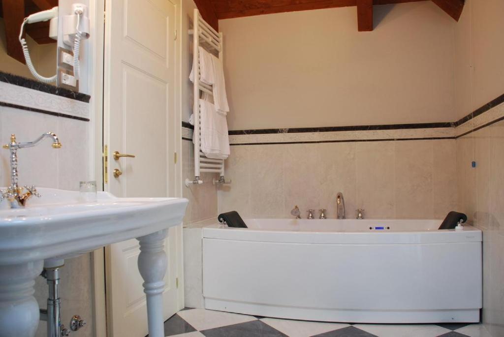 Hotel L'Antico Uliveto Porto Potenza Picena Zimmer foto